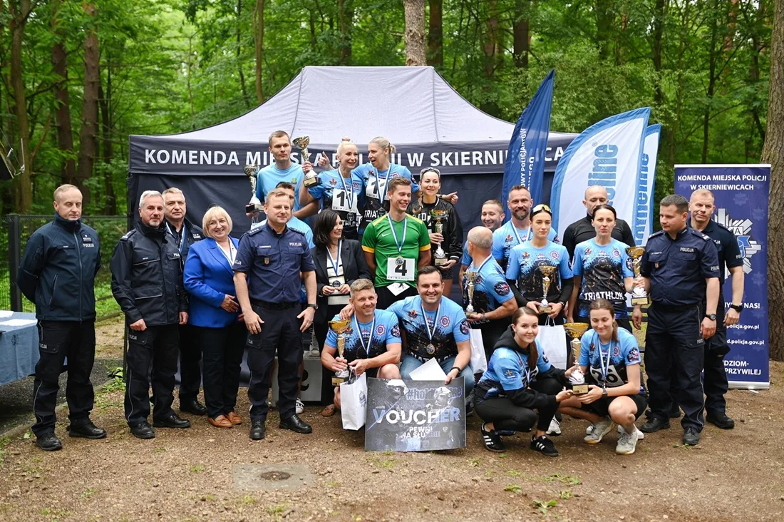 Kutnowscy Policjanci na podium I Skierniewickiego Triathlonu